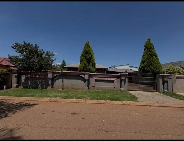 2 BEDROOM HOUSE FOR SALE IN THE ORCHARDS